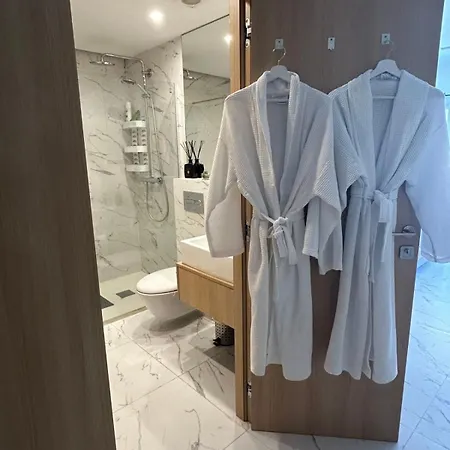 First Line 1 Bed Max Beach
