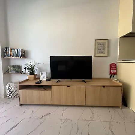 First Line 1 Bed Max Beach Appartement *